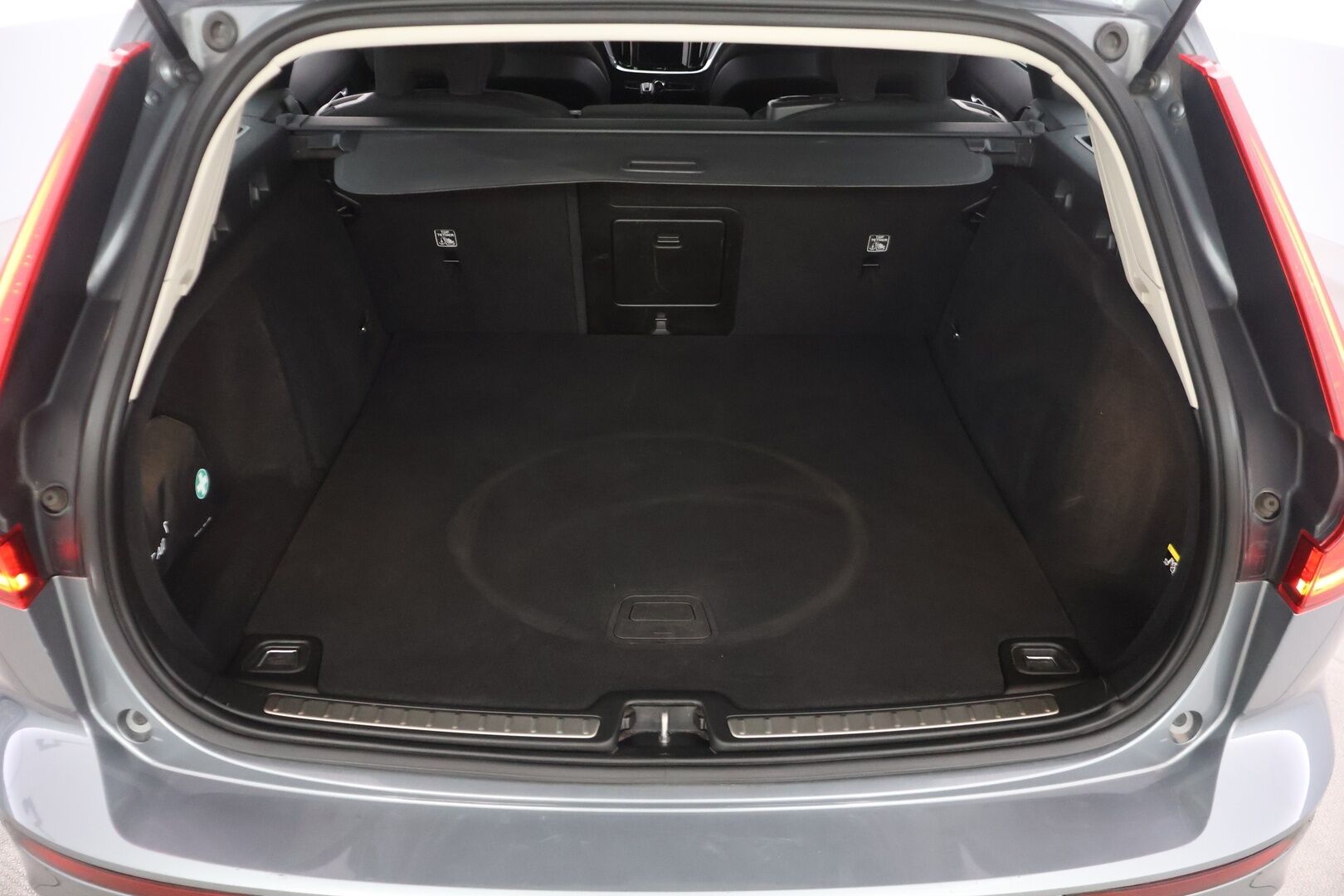 Volvo V60 2019 D3 Momentum Aut. - *Webasto | ACC | Pilot assist | Peruutuskamera | VOC | Navigointi | Led-ajovalot | 2x Renkaat & Vanteet | Merkkihuoltohistoria | Vähän ajettu*