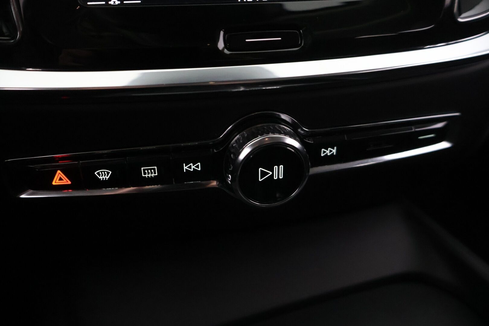 Volvo V60 2019 D3 Momentum Aut. - *Webasto | ACC | Pilot assist | Peruutuskamera | VOC | Navigointi | Led-ajovalot | 2x Renkaat & Vanteet | Merkkihuoltohistoria | Vähän ajettu*