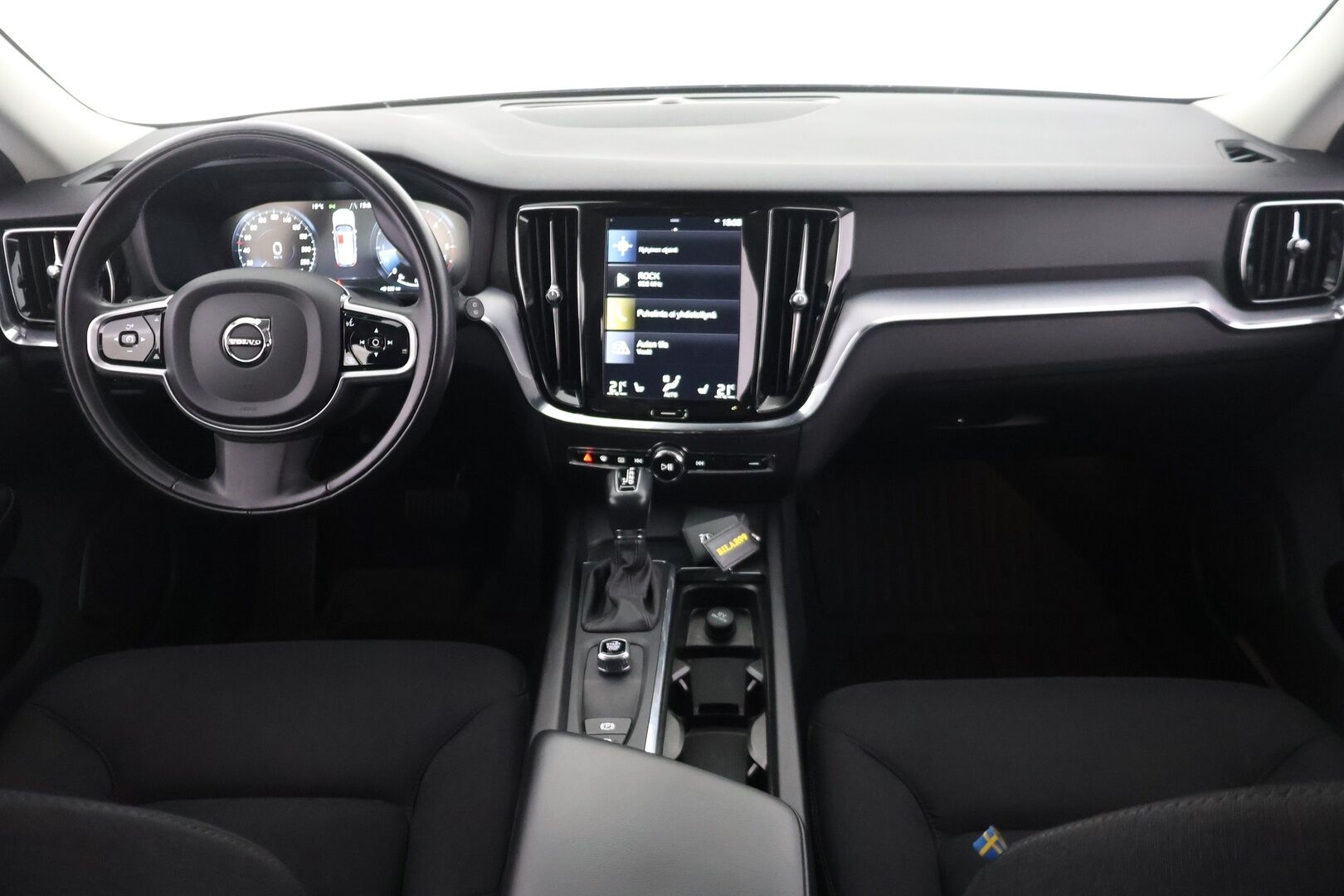 Volvo V60 2019 D3 Momentum Aut. - *Webasto | ACC | Pilot assist | Peruutuskamera | VOC | Navigointi | Led-ajovalot | 2x Renkaat & Vanteet | Merkkihuoltohistoria | Vähän ajettu*