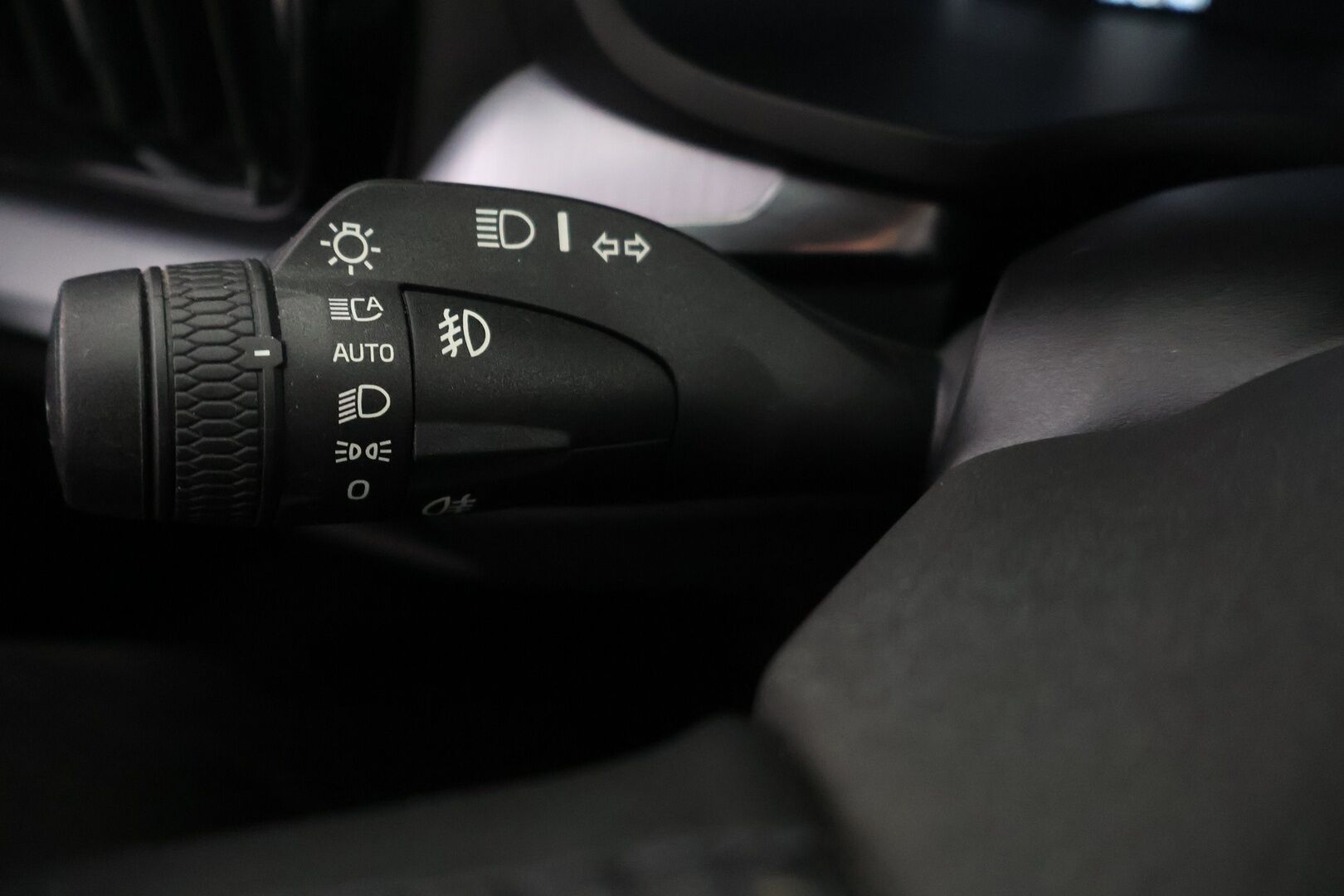 Volvo V60 2019 D3 Momentum Aut. - *Webasto | ACC | Pilot assist | Peruutuskamera | VOC | Navigointi | Led-ajovalot | 2x Renkaat & Vanteet | Merkkihuoltohistoria | Vähän ajettu*