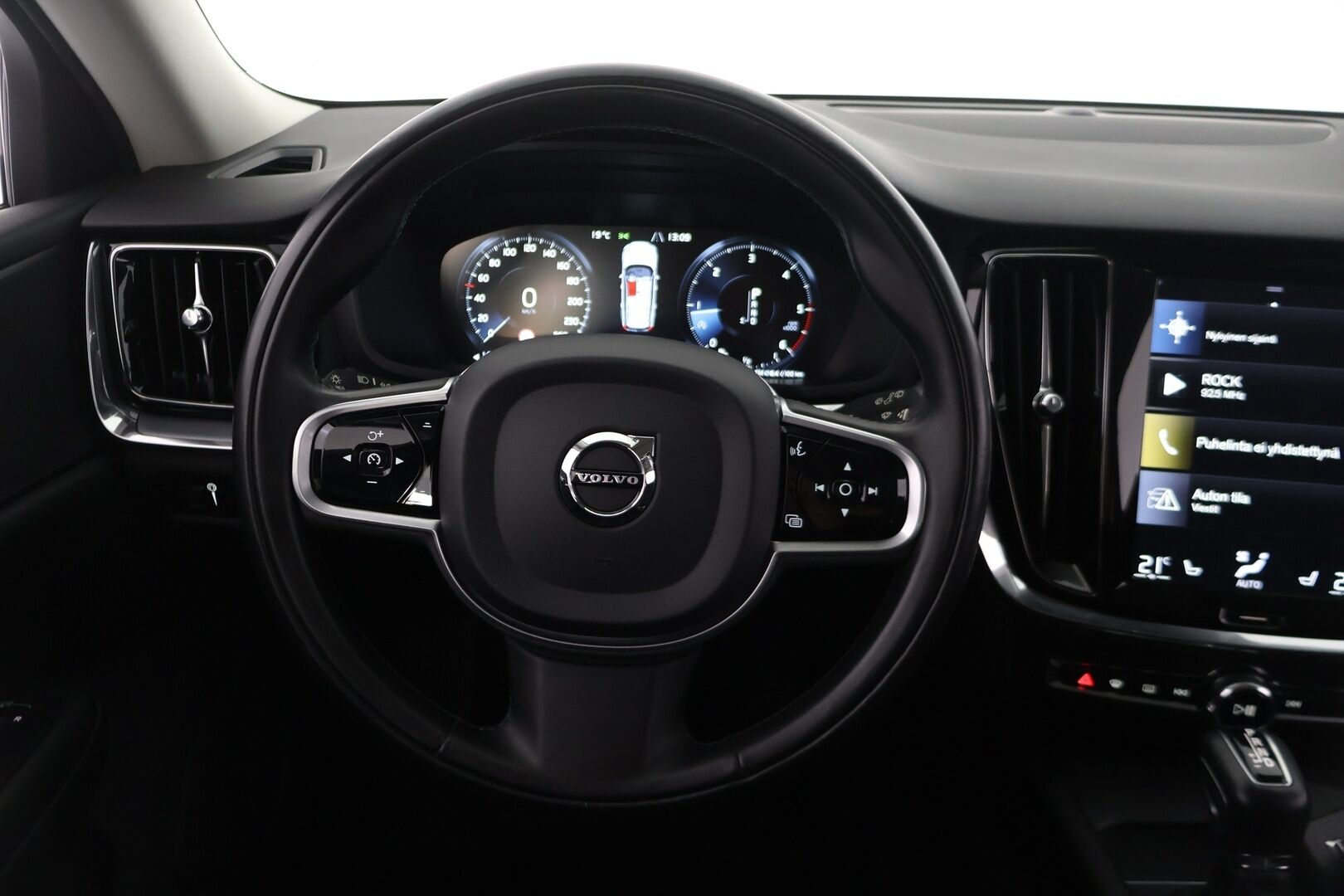 Volvo V60 2019 D3 Momentum Aut. - *Webasto | ACC | Pilot assist | Peruutuskamera | VOC | Navigointi | Led-ajovalot | 2x Renkaat & Vanteet | Merkkihuoltohistoria | Vähän ajettu*