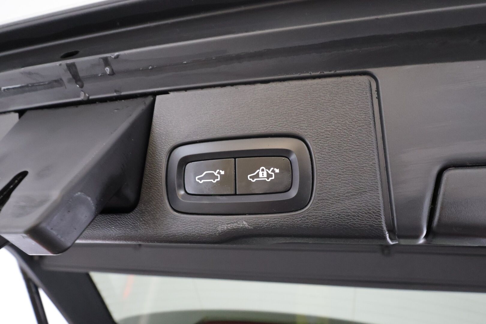 Volvo XC60 2020 T8 TwE AWD R-Design aut * ACC / P.kamera / Full LED / Navi / Muistipenkki / Panorama / Webasto / Koukku / BLIS * - Suomi-auto / Kahdet renkaat aluvanteilla / Merkkihuollettu