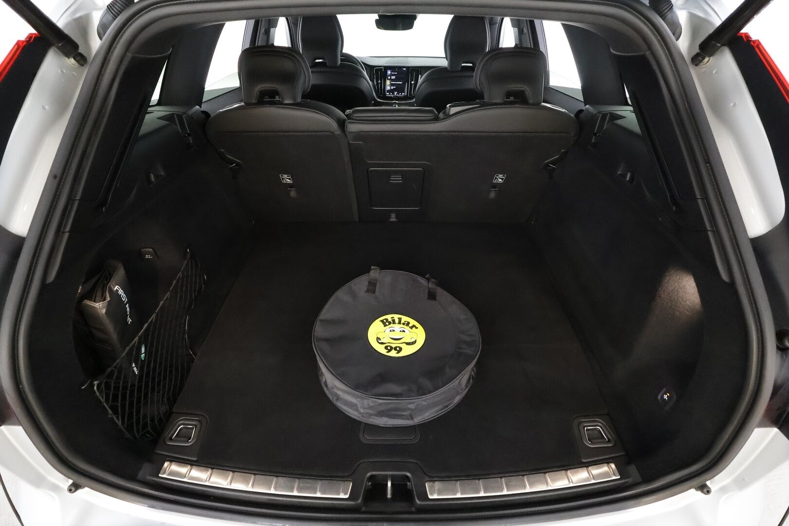 Volvo XC60 2020 T8 TwE AWD R-Design aut * ACC / P.kamera / Full LED / Navi / Muistipenkki / Panorama / Webasto / Koukku / BLIS * - Suomi-auto / Kahdet renkaat aluvanteilla / Merkkihuollettu