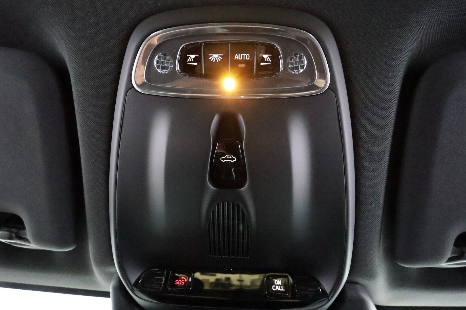 Volvo XC60 2020 T8 TwE AWD R-Design aut * ACC / P.kamera / Full LED / Navi / Muistipenkki / Panorama / Webasto / Koukku / BLIS * - Suomi-auto / Kahdet renkaat aluvanteilla / Merkkihuollettu