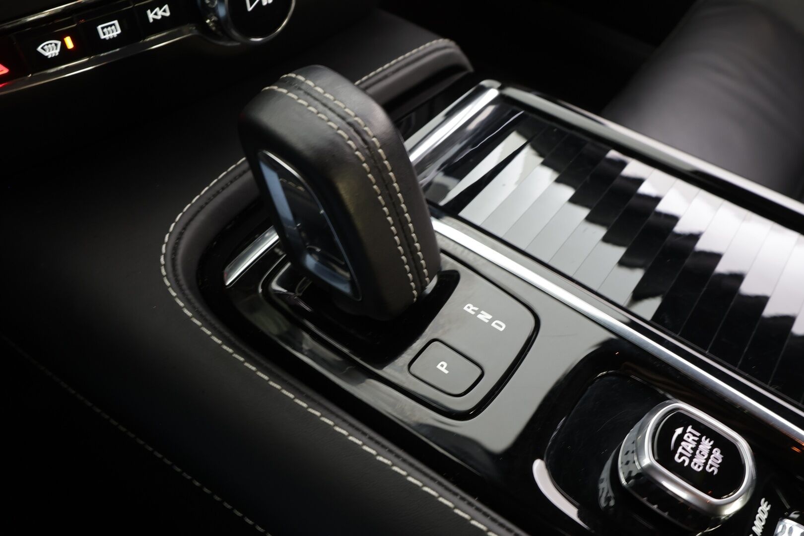 Volvo S60 2020 T8 TwE AWD Business R-Design aut * H&K / Webasto / Koukku / ACC / Full-LED / P.Kamera / Sportpenkki Muistipenkki * - Suomi-auto / 2x Latauskaapelit / Kahdet Renkaat - HULLUT BLACKWEEK JATKOT - KORKOTARJOUS 2,49%