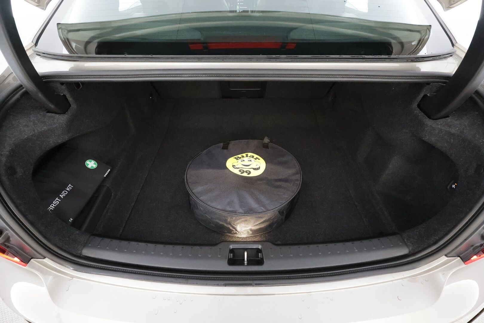 Volvo S60 2020 T8 TwE AWD Business R-Design aut * H&K / Webasto / Koukku / ACC / Full-LED / P.Kamera / Sportpenkki Muistipenkki * - Suomi-auto / 2x Latauskaapelit / Kahdet Renkaat - HULLUT BLACKWEEK JATKOT - KORKOTARJOUS 2,49%