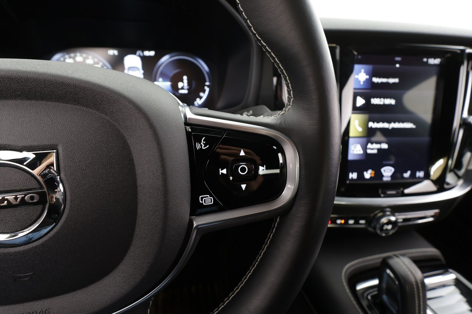 Volvo S60 2020 T8 TwE AWD Business R-Design aut * H&K / Webasto / Koukku / ACC / Full-LED / P.Kamera / Sportpenkki Muistipenkki * - Suomi-auto / 2x Latauskaapelit / Kahdet Renkaat - HULLUT BLACKWEEK JATKOT - KORKOTARJOUS 2,49%