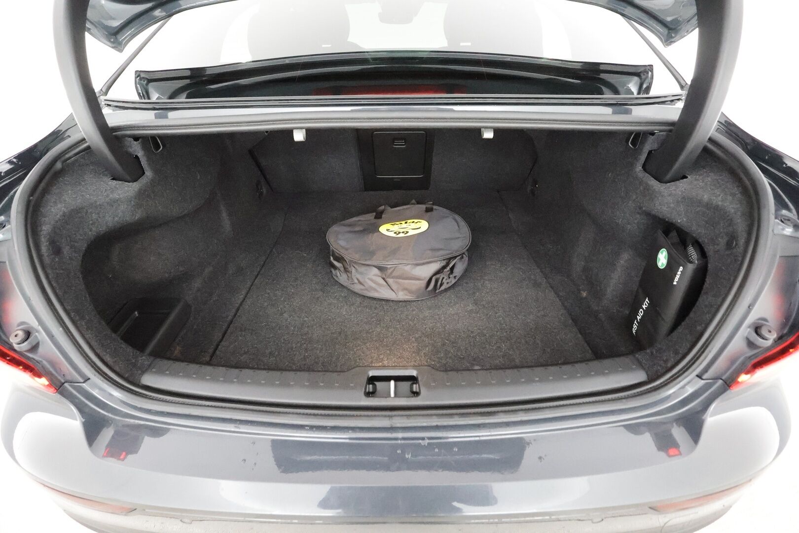 Volvo S60 2020 T8 TwE AWD Business Inscription aut * ACC / P.tutkat / Webasto / LED / Navi / Muistipenkki / Nahat / KeylessGo * - Suomi-auto / Kahdet renkaat aluvanteilla - HULLU BLACKWEEK KORKOTARJOUS 2,49%