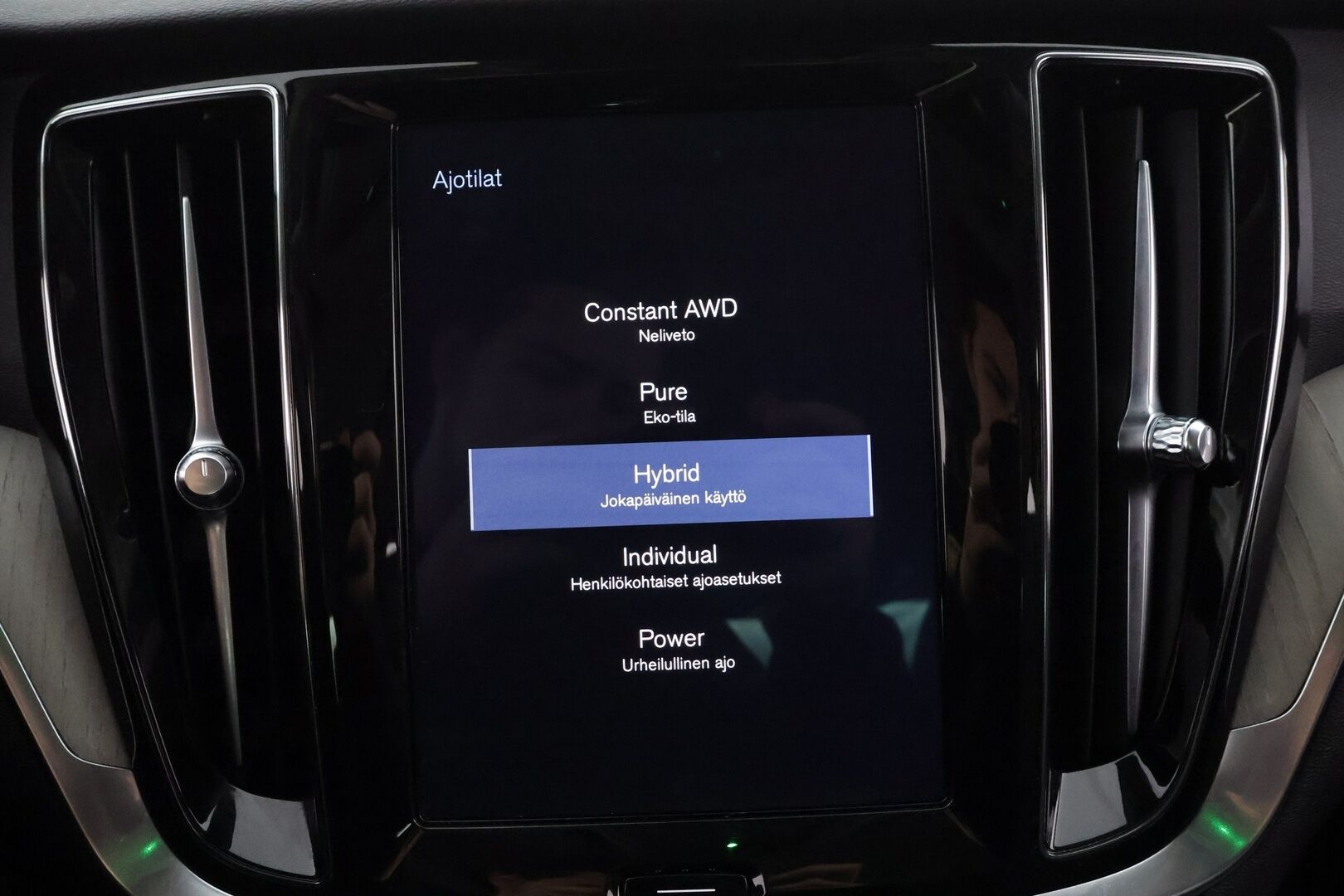 Volvo S60 2020 T8 TwE AWD Business Inscription aut * ACC / P.tutkat / Webasto / LED / Navi / Muistipenkki / Nahat / KeylessGo * - Suomi-auto / Kahdet renkaat aluvanteilla - HULLU BLACKWEEK KORKOTARJOUS 2,49%