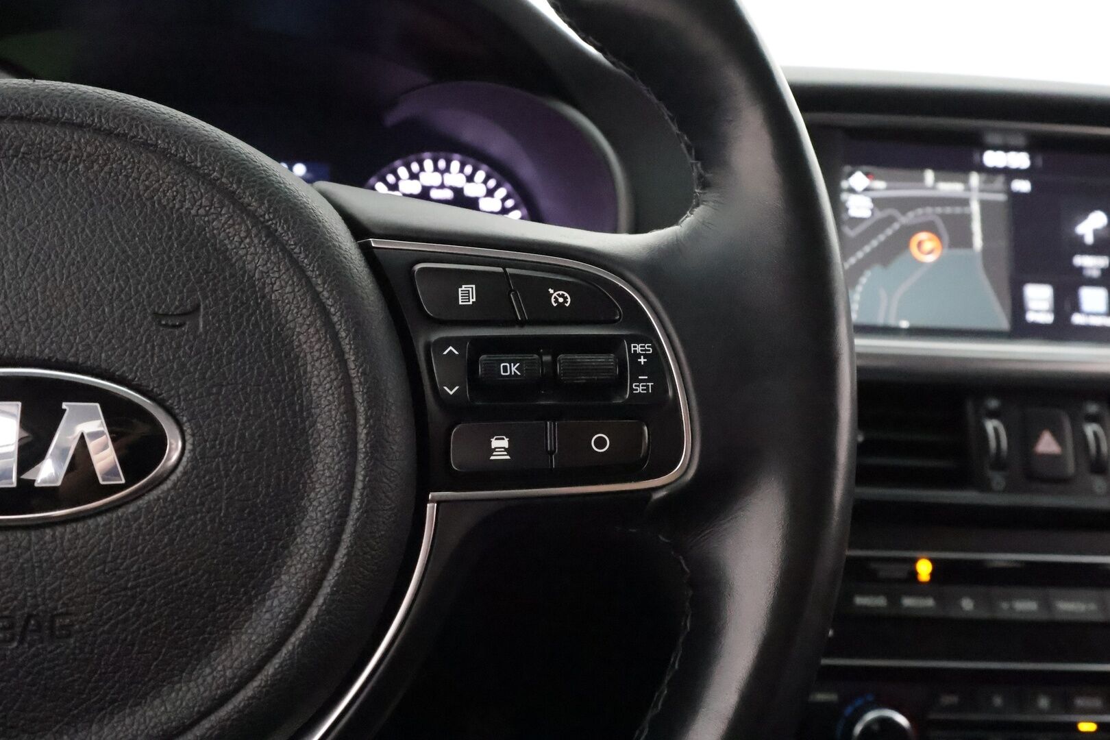 Kia Optima 2018 2,0 GDI PHEV Business Premium SW A/T - Adapt.vakkari / H&K / P.kamera / Tuuletetut nahkapenkit / Keyless / Apple&Android / Navi!
