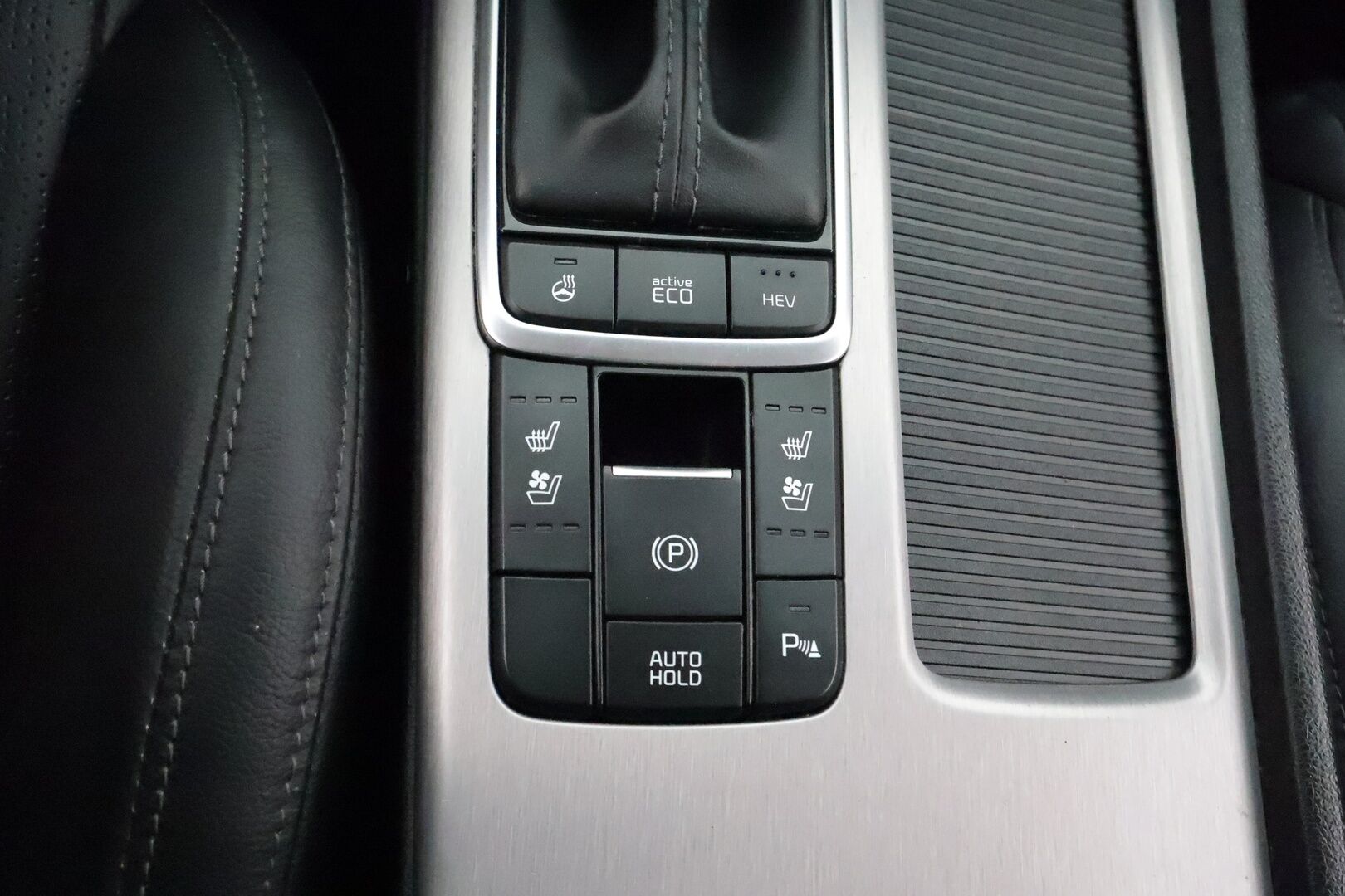 Kia Optima 2018 2,0 GDI PHEV Business Premium SW A/T - Adapt.vakkari / H&K / P.kamera / Tuuletetut nahkapenkit / Keyless / Apple&Android / Navi!