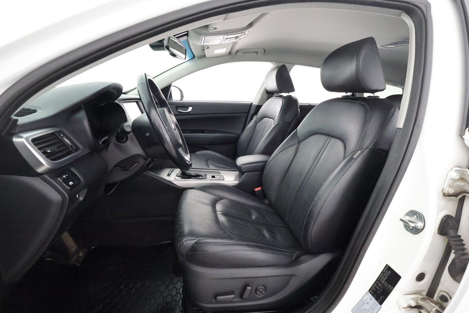 Kia Optima 2018 2,0 GDI PHEV Business Premium SW A/T - Adapt.vakkari / H&K / P.kamera / Tuuletetut nahkapenkit / Keyless / Apple&Android / Navi!