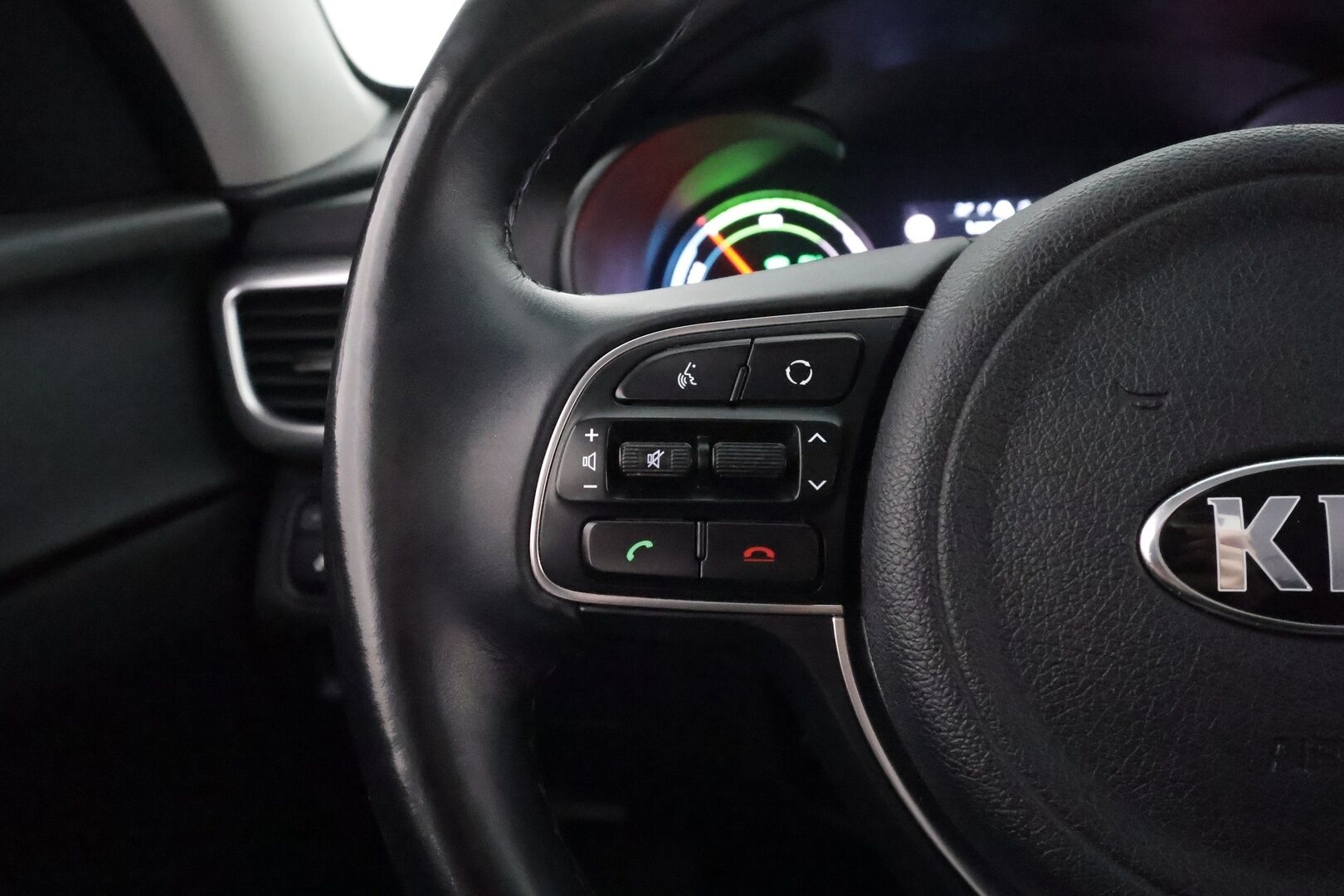 Kia Optima 2018 2,0 GDI PHEV Business Premium SW A/T - Adapt.vakkari / H&K / P.kamera / Tuuletetut nahkapenkit / Keyless / Apple&Android / Navi!