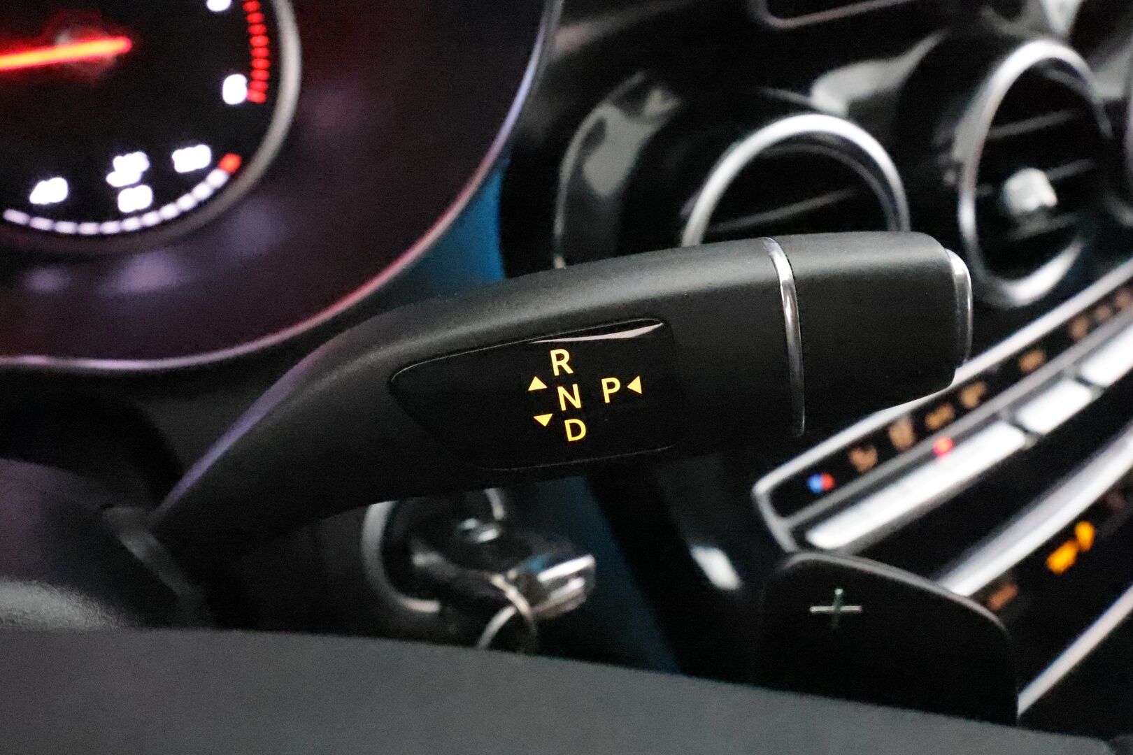 Mercedes-Benz C 2017 220d T 4MATIC 9G-Tronic *Distronic+ / Burmester / ILS-LED / P.tutkat / Navi / Puolinahat* - Kahdet renkaat aluvanteilla