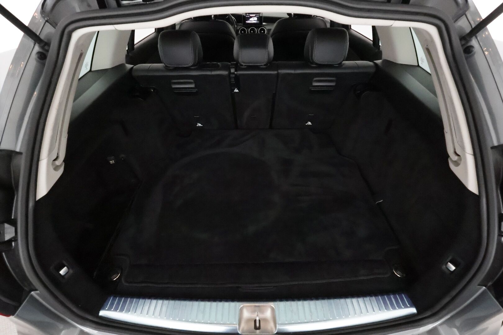 Mercedes-Benz C 2017 220d T 4MATIC 9G-Tronic *Distronic+ / Burmester / ILS-LED / P.tutkat / Navi / Puolinahat* - Kahdet renkaat aluvanteilla