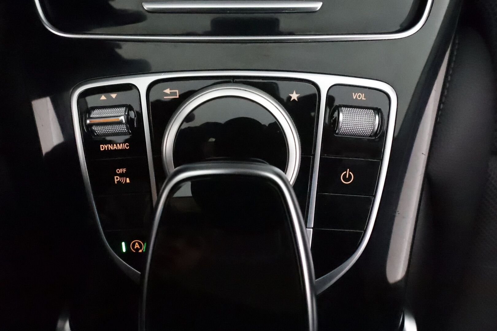 Mercedes-Benz C 2017 220d T 4MATIC 9G-Tronic *Distronic+ / Burmester / ILS-LED / P.tutkat / Navi / Puolinahat* - Kahdet renkaat aluvanteilla