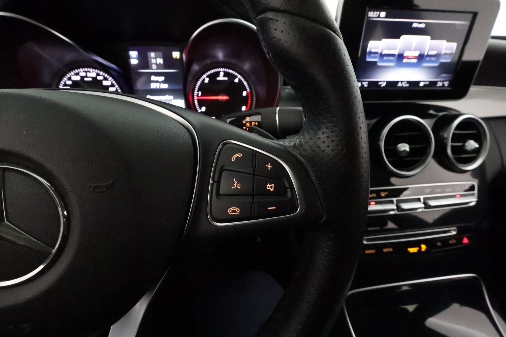 Mercedes-Benz C 2017 220d T 4MATIC 9G-Tronic *Distronic+ / Burmester / ILS-LED / P.tutkat / Navi / Puolinahat* - Kahdet renkaat aluvanteilla