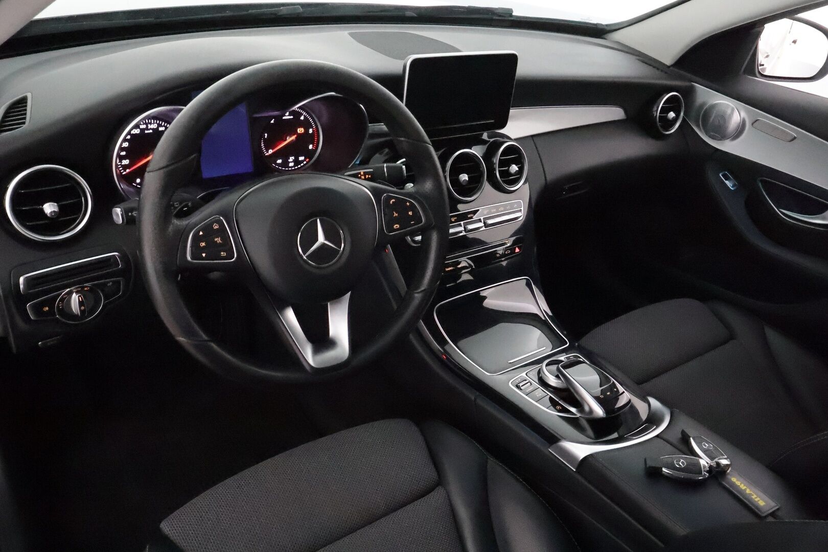 Mercedes-Benz C 2017 220d T 4MATIC 9G-Tronic *Distronic+ / Burmester / ILS-LED / P.tutkat / Navi / Puolinahat* - Kahdet renkaat aluvanteilla