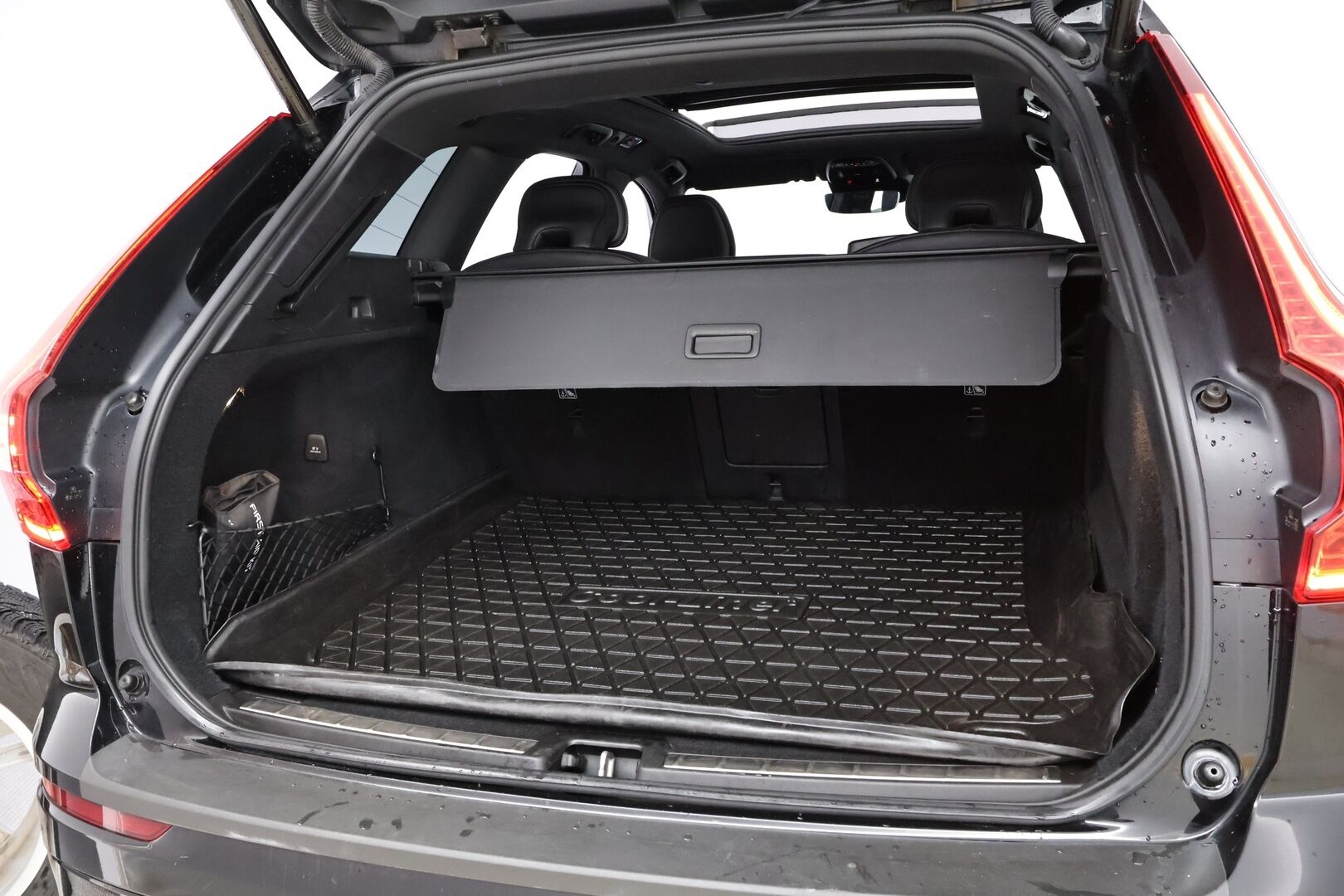 Volvo XC60 2020 T8 TwE AWD R-Design aut - Webasto | Adapt.vakkari | Harman&Kardon | Panorama | Muistipenkki | Vetokoukku | Full-LED | Peruutuskamera | Matkalla myymälään!
