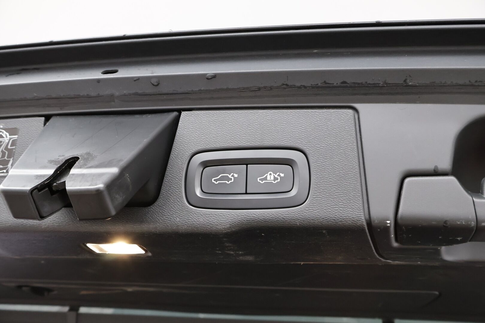 Volvo XC60 2020 T8 TwE AWD R-Design aut - Webasto | Adapt.vakkari | Harman&Kardon | Panorama | Muistipenkki | Vetokoukku | Full-LED | Peruutuskamera | Matkalla myymälään!