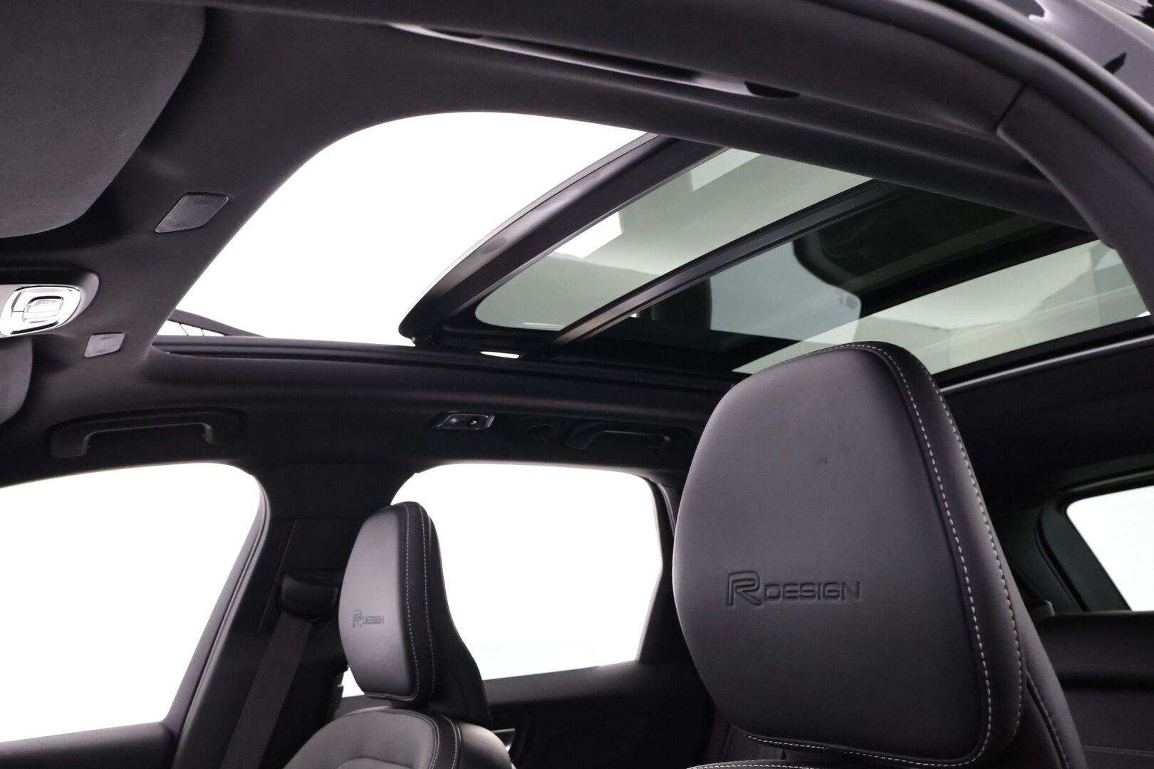 Volvo XC60 2020 T8 TwE AWD R-Design aut - Webasto | Adapt.vakkari | Harman&Kardon | Panorama | Muistipenkki | Vetokoukku | Full-LED | Peruutuskamera | Matkalla myymälään!