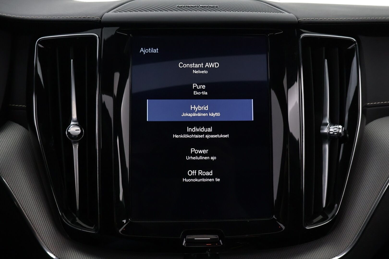 Volvo XC60 2020 T8 TwE AWD R-Design aut - Webasto | Adapt.vakkari | Harman&Kardon | Panorama | Muistipenkki | Vetokoukku | Full-LED | Peruutuskamera | Matkalla myymälään!