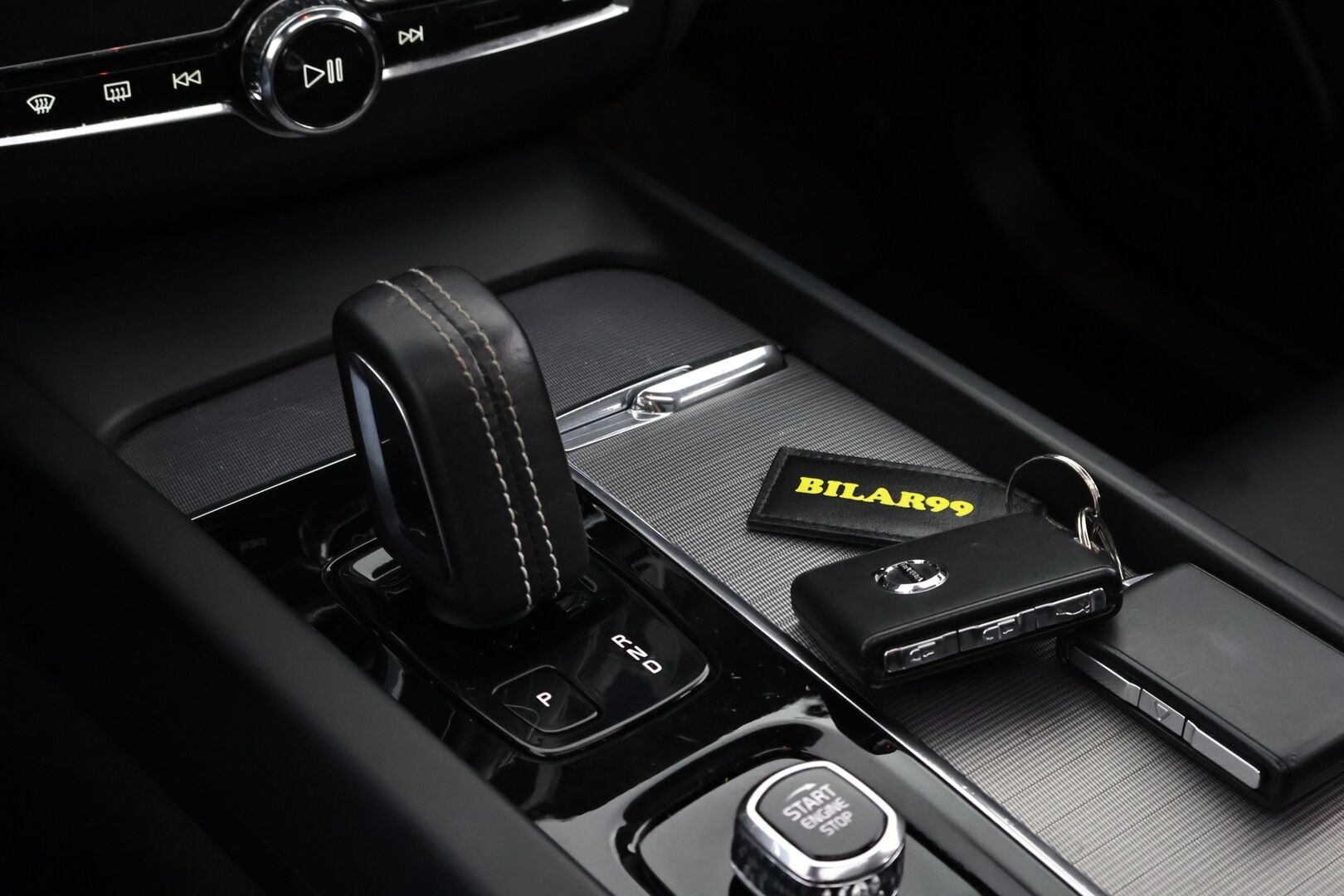 Volvo XC60 2020 T8 TwE AWD R-Design aut - Webasto | Adapt.vakkari | Harman&Kardon | Panorama | Muistipenkki | Vetokoukku | Full-LED | Peruutuskamera | Matkalla myymälään!