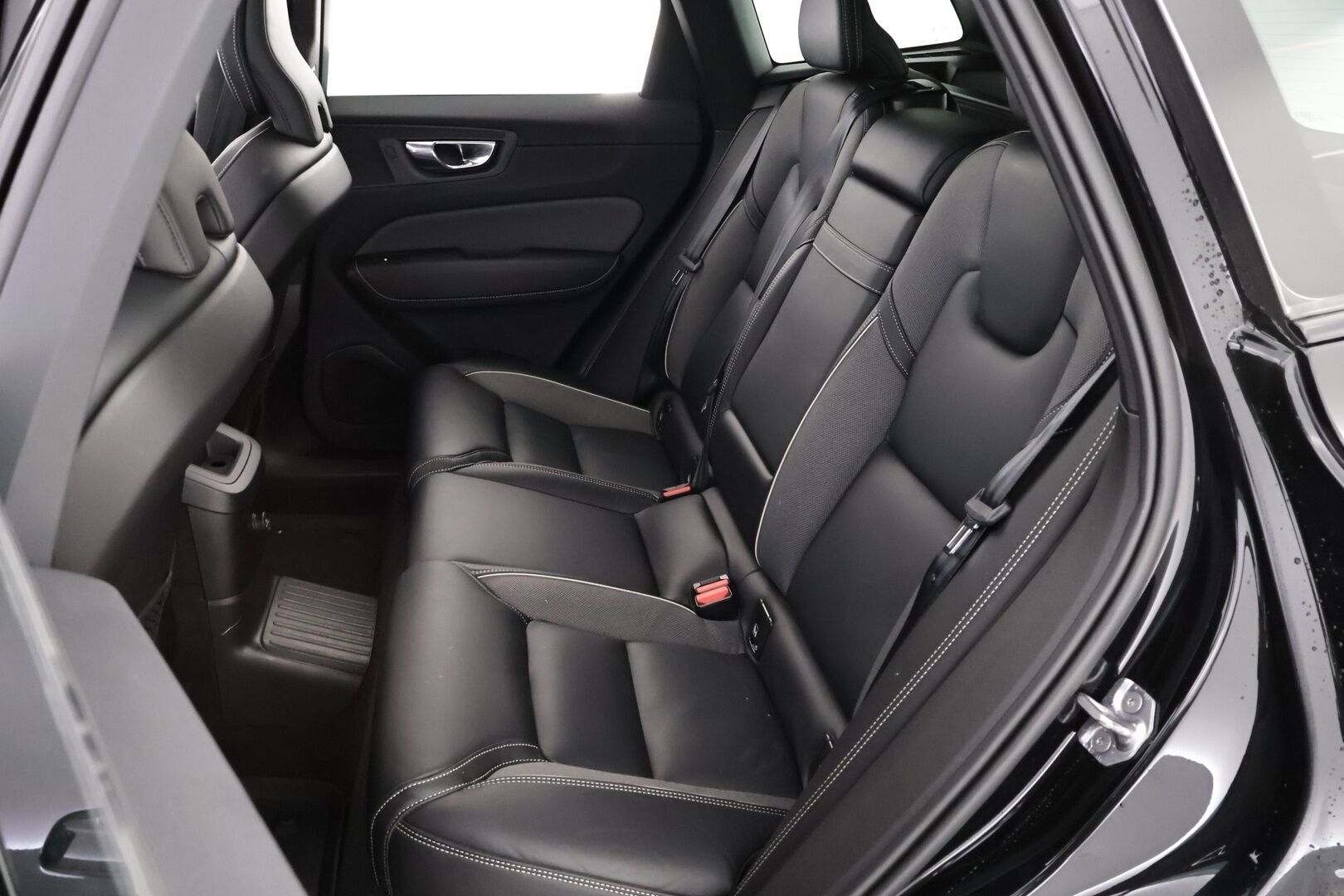 Volvo XC60 2020 T8 TwE AWD R-Design aut - Webasto | Adapt.vakkari | Harman&Kardon | Panorama | Muistipenkki | Vetokoukku | Full-LED | Peruutuskamera | Matkalla myymälään!