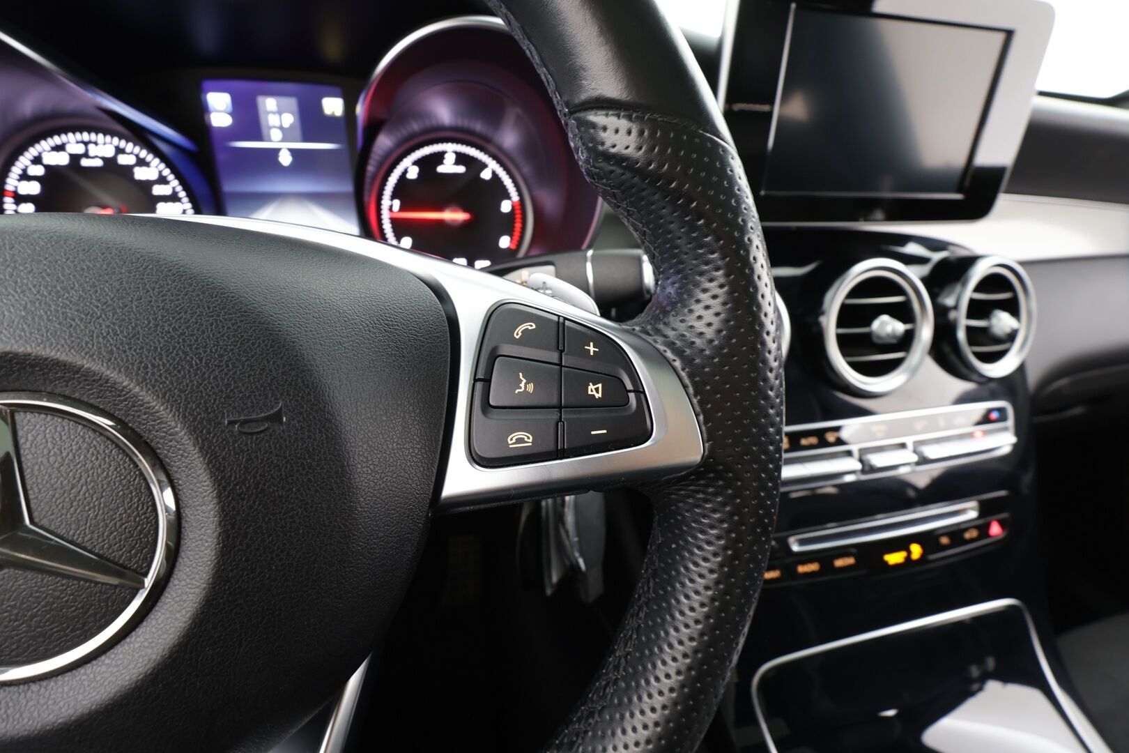Mercedes-Benz GLC 2016 220 d 4Matic A Premium Business AMG - | Burmester | Webasto | Panorama | P.Kamera | Koukku | Osasähköt | Vakkari |