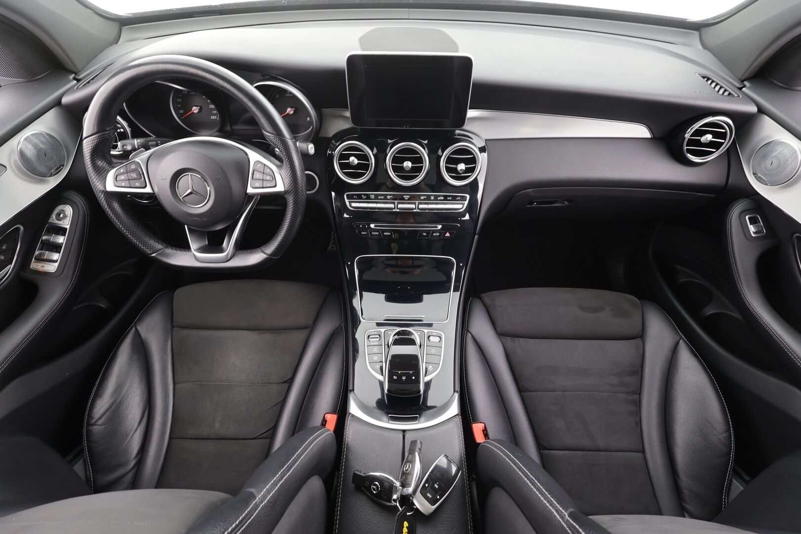 Mercedes-Benz GLC 2016 220 d 4Matic A Premium Business AMG - | Burmester | Webasto | Panorama | P.Kamera | Koukku | Osasähköt | Vakkari |