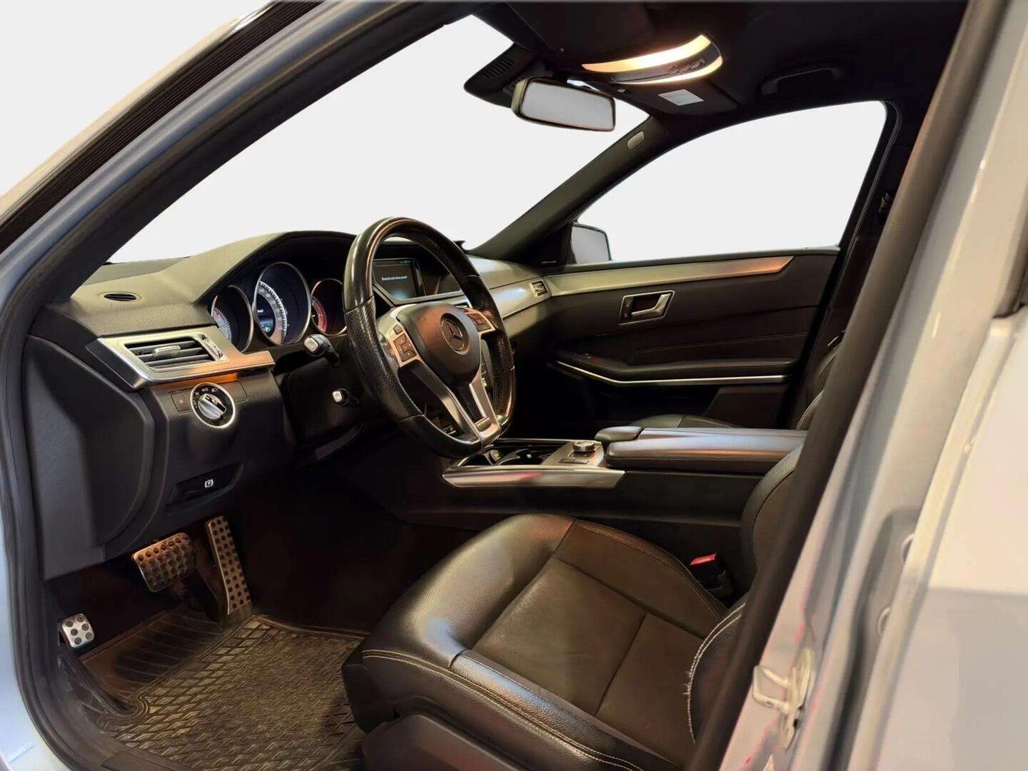 Mercedes-Benz E 2015 220 BlueTec T 4Matic A Premium Business - | H/K | ILS LED | Vakkari | P. Kamera | COMAND Navi | Alletaittuva koukku | Nahka-alcantara | AMG ulko- ja sisä. | Lohko&sisäp. | Todella siisti! | - KORKO VAIN 3,99 %