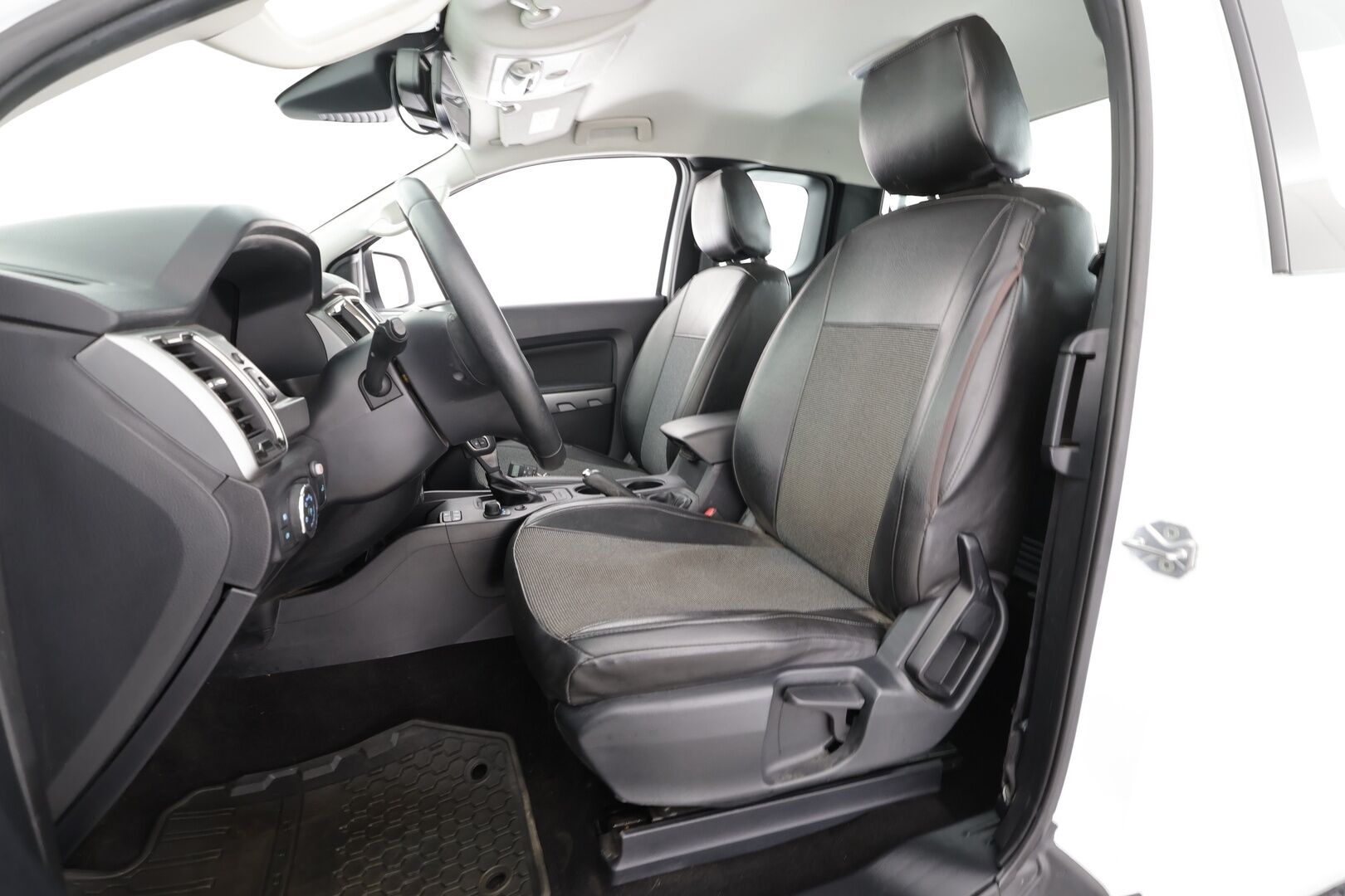 Ford Ranger 2019 Super Cab 2,0TDCi 170 hp A10 4x4 XLT * Webasto / Koukku / P.Kamera / Vakkari / Kaistavahti / Bluetooth * - 1-om Suomi-auto / Kahdet renkaat aluvanteilla