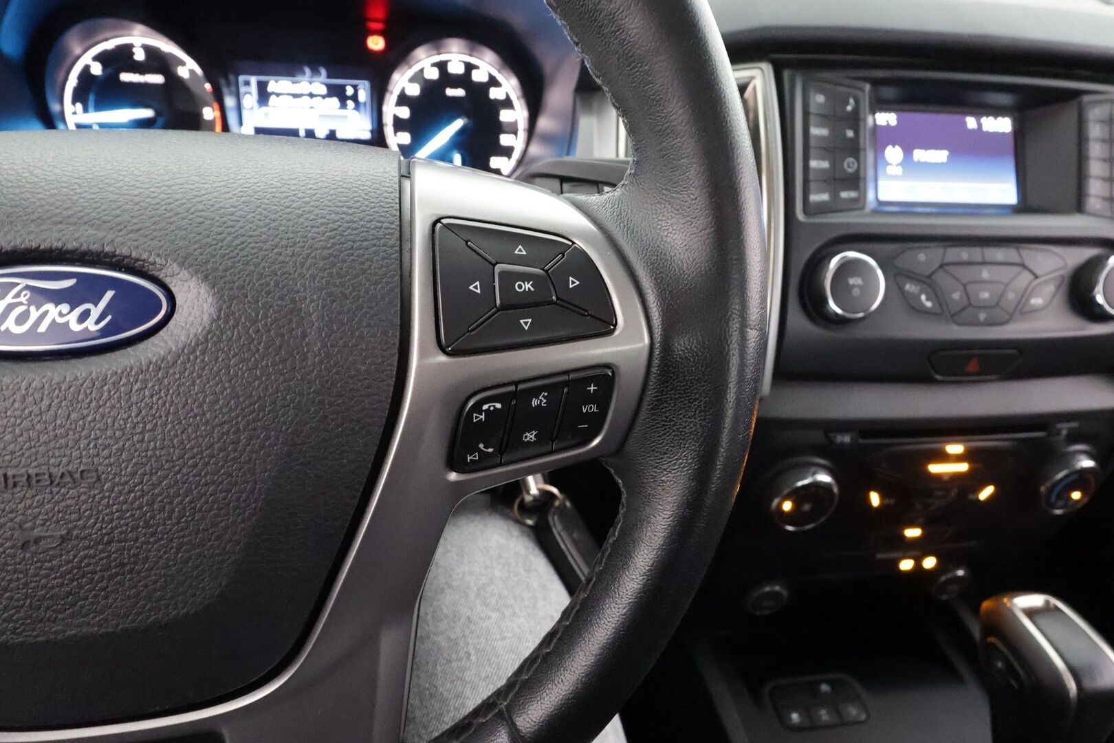 Ford Ranger 2019 Super Cab 2,0TDCi 170 hp A10 4x4 XLT * Webasto / Koukku / P.Kamera / Vakkari / Kaistavahti / Bluetooth * - 1-om Suomi-auto / Kahdet renkaat aluvanteilla