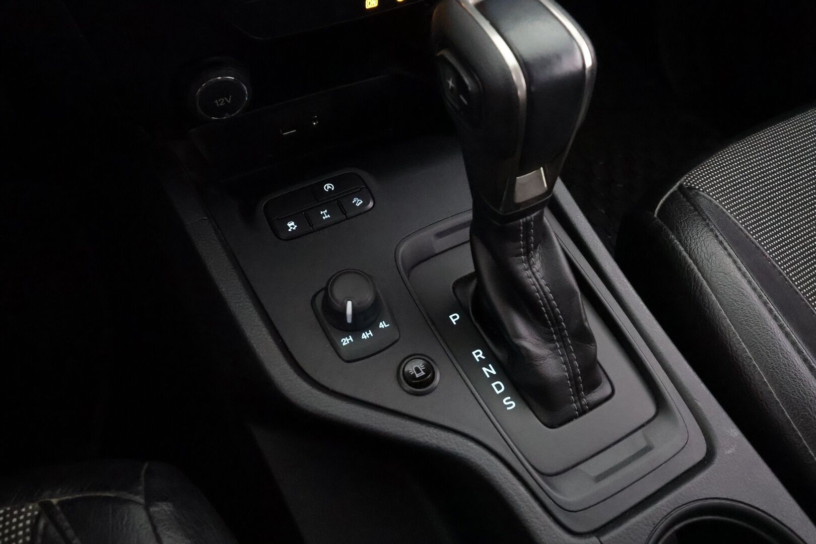 Ford Ranger 2019 Super Cab 2,0TDCi 170 hp A10 4x4 XLT * Webasto / Koukku / P.Kamera / Vakkari / Kaistavahti / Bluetooth * - 1-om Suomi-auto / Kahdet renkaat aluvanteilla