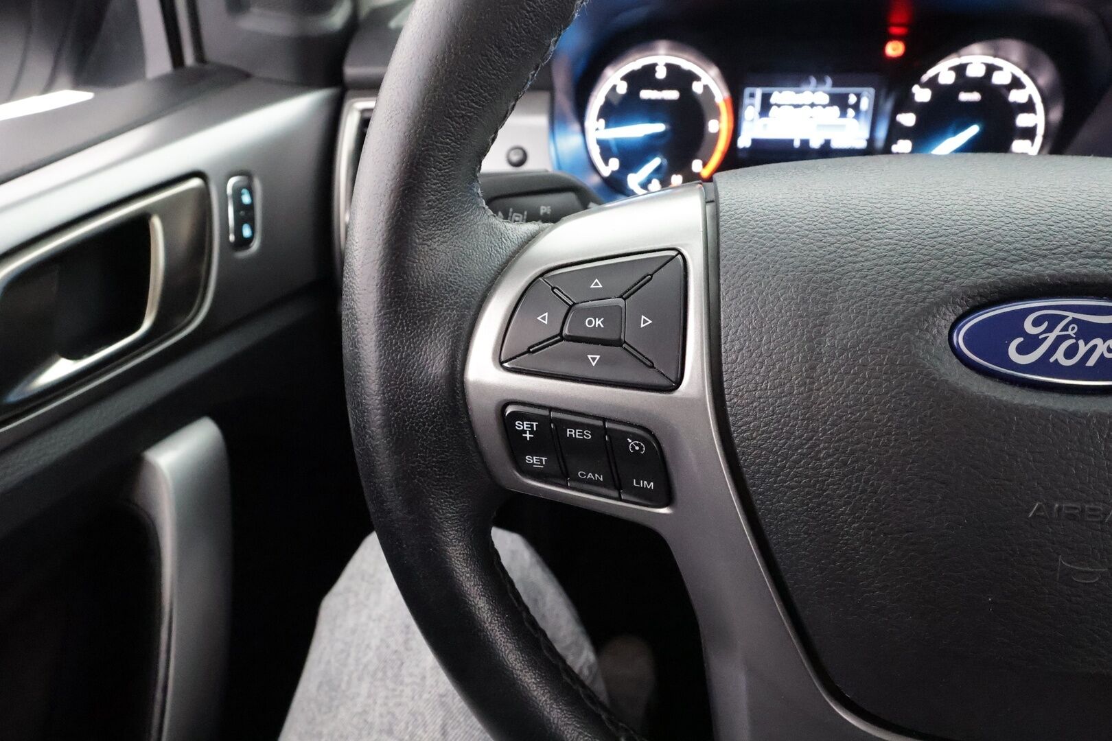 Ford Ranger 2019 Super Cab 2,0TDCi 170 hp A10 4x4 XLT * Webasto / Koukku / P.Kamera / Vakkari / Kaistavahti / Bluetooth * - 1-om Suomi-auto / Kahdet renkaat aluvanteilla