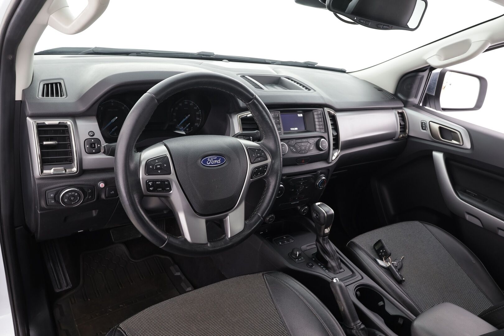 Ford Ranger 2019 Super Cab 2,0TDCi 170 hp A10 4x4 XLT * Webasto / Koukku / P.Kamera / Vakkari / Kaistavahti / Bluetooth * - 1-om Suomi-auto / Kahdet renkaat aluvanteilla
