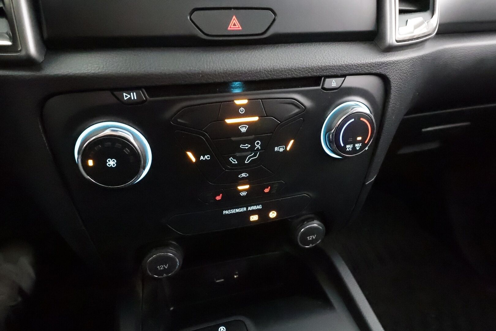 Ford Ranger 2019 Super Cab 2,0TDCi 170 hp A10 4x4 XLT * Webasto / Koukku / P.Kamera / Vakkari / Kaistavahti / Bluetooth * - 1-om Suomi-auto / Kahdet renkaat aluvanteilla