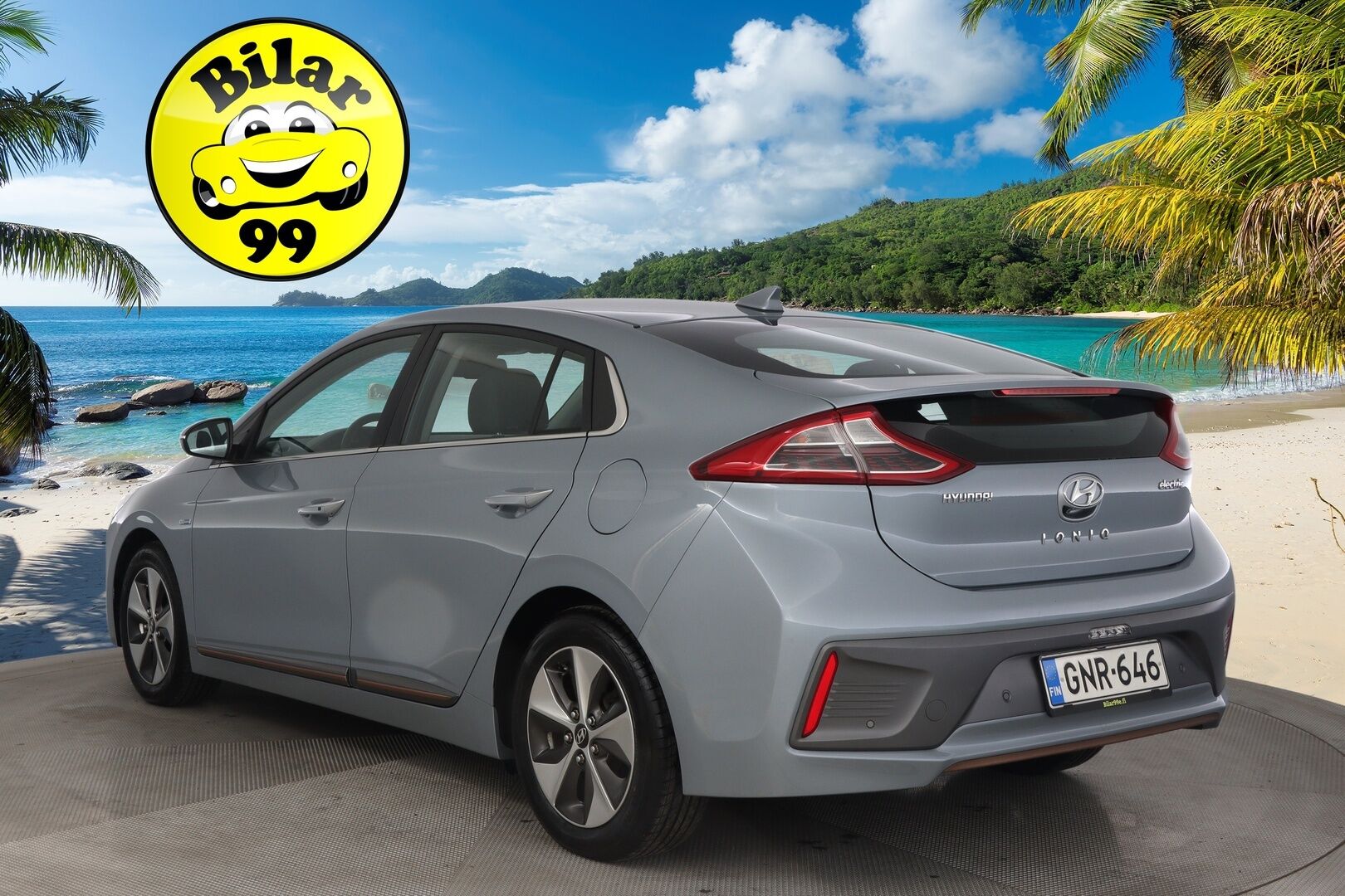 Hyundai IONIQ ELECTRIC 2018 Premium Executive *ACC / Ilmastoidut- ja lämmitettävät nahat / Infinity / Appconnect / Kuskinmuistipekki / Blis* - Kamera / Lämpöpumppu / 2x hyvät renkaat ja vanteet / Lämpöratti