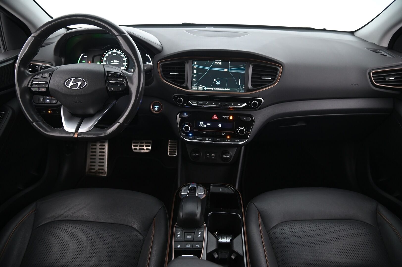 Hyundai IONIQ ELECTRIC 2018 Premium Executive *ACC / Ilmastoidut- ja lämmitettävät nahat / Infinity / Appconnect / Kuskinmuistipekki / Blis* - Kamera / Lämpöpumppu / 2x hyvät renkaat ja vanteet / Lämpöratti