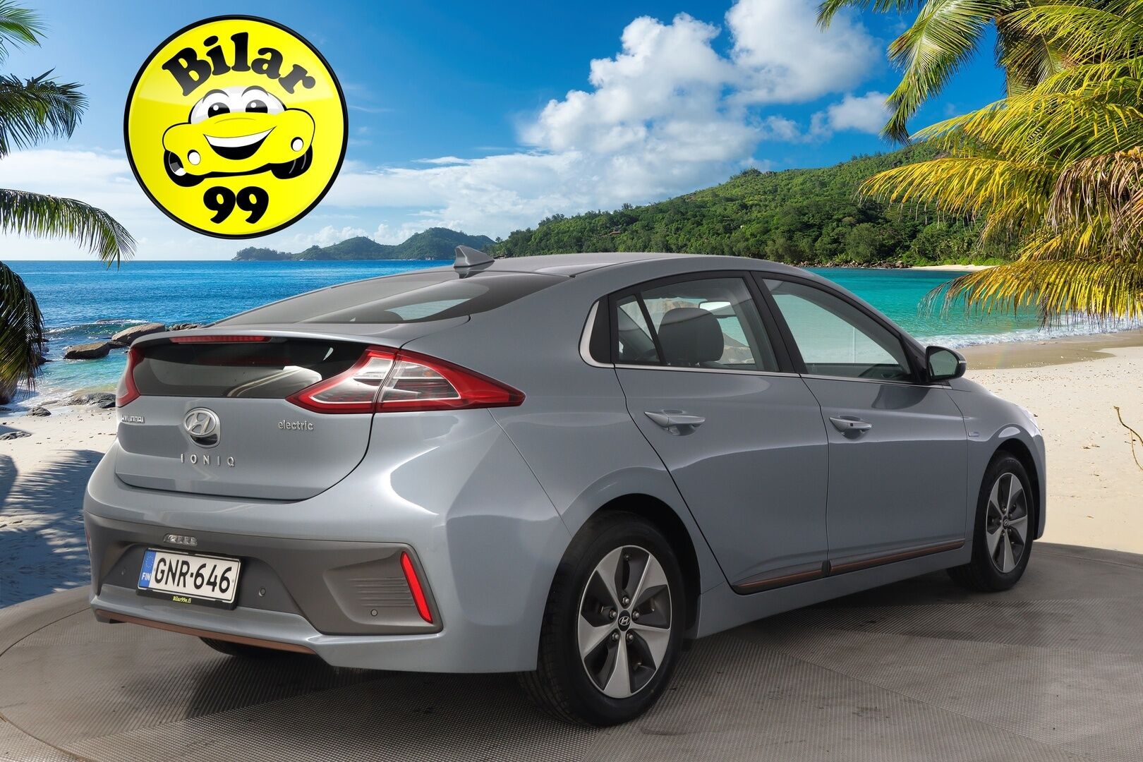 Hyundai IONIQ ELECTRIC 2018 Premium Executive *ACC / Ilmastoidut- ja lämmitettävät nahat / Infinity / Appconnect / Kuskinmuistipekki / Blis* - Kamera / Lämpöpumppu / 2x hyvät renkaat ja vanteet / Lämpöratti
