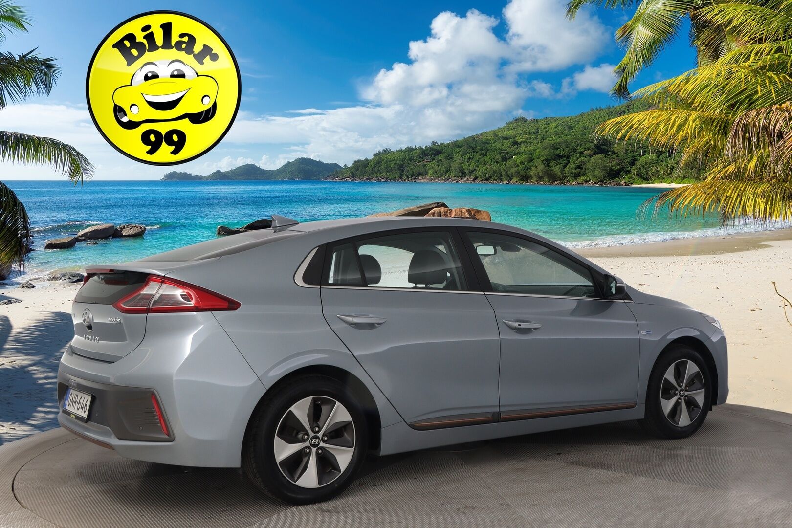 Hyundai IONIQ ELECTRIC 2018 Premium Executive *ACC / Ilmastoidut- ja lämmitettävät nahat / Infinity / Appconnect / Kuskinmuistipekki / Blis* - Kamera / Lämpöpumppu / 2x hyvät renkaat ja vanteet / Lämpöratti