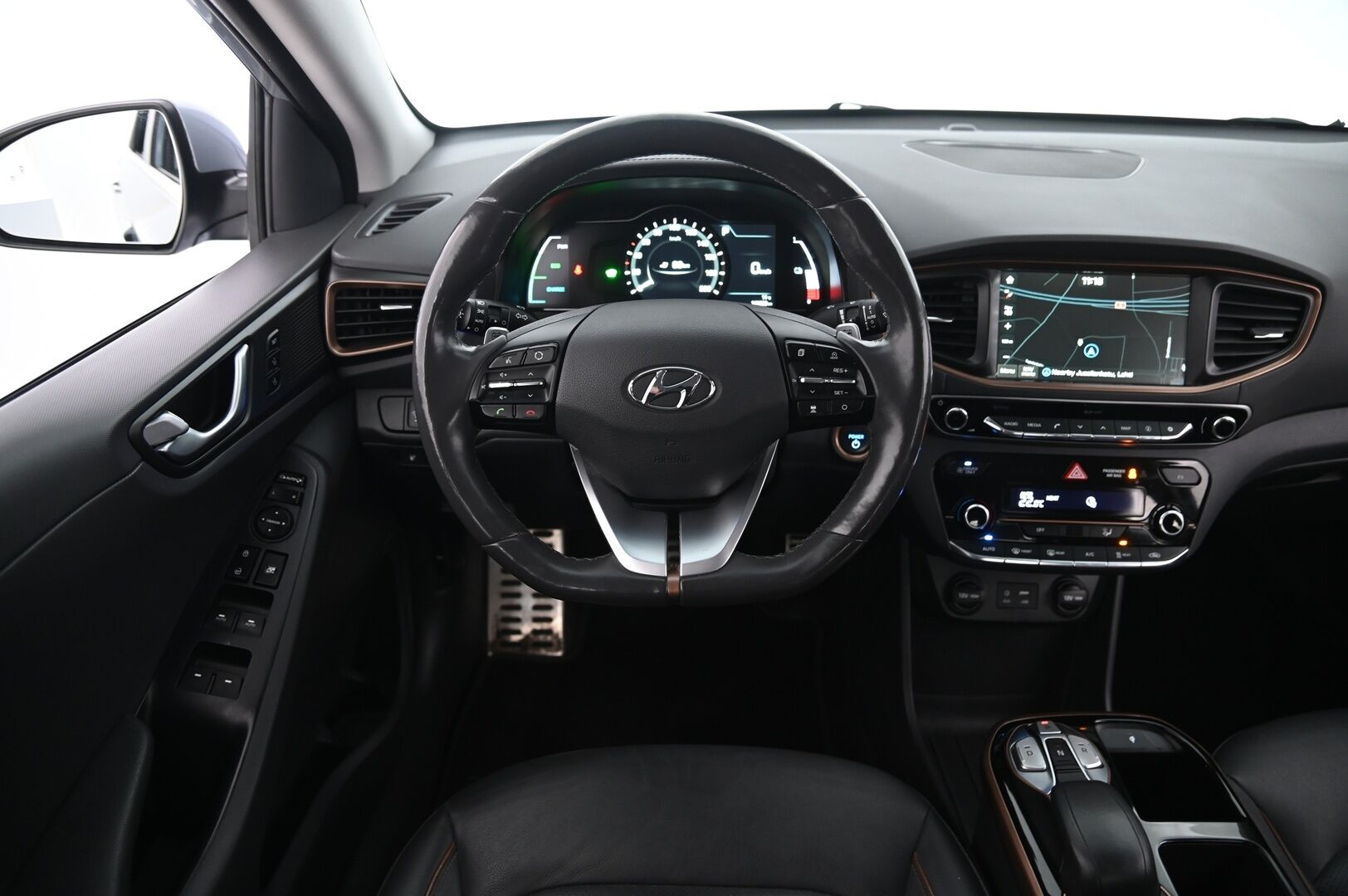Hyundai IONIQ ELECTRIC 2018 Premium Executive *ACC / Ilmastoidut- ja lämmitettävät nahat / Infinity / Appconnect / Kuskinmuistipekki / Blis* - Kamera / Lämpöpumppu / 2x hyvät renkaat ja vanteet / Lämpöratti