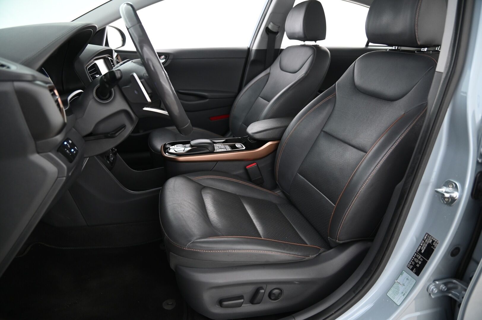 Hyundai IONIQ ELECTRIC 2018 Premium Executive *ACC / Ilmastoidut- ja lämmitettävät nahat / Infinity / Appconnect / Kuskinmuistipekki / Blis* - Kamera / Lämpöpumppu / 2x hyvät renkaat ja vanteet / Lämpöratti
