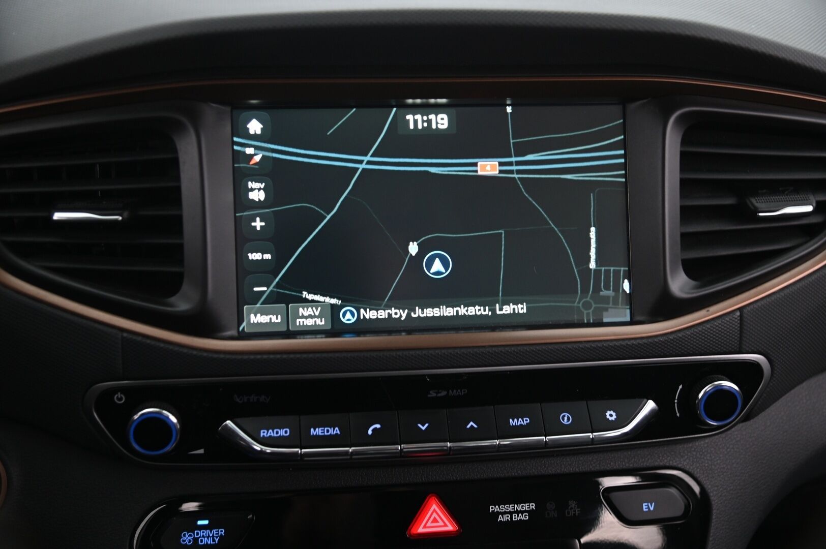 Hyundai IONIQ ELECTRIC 2018 Premium Executive *ACC / Ilmastoidut- ja lämmitettävät nahat / Infinity / Appconnect / Kuskinmuistipekki / Blis* - Kamera / Lämpöpumppu / 2x hyvät renkaat ja vanteet / Lämpöratti
