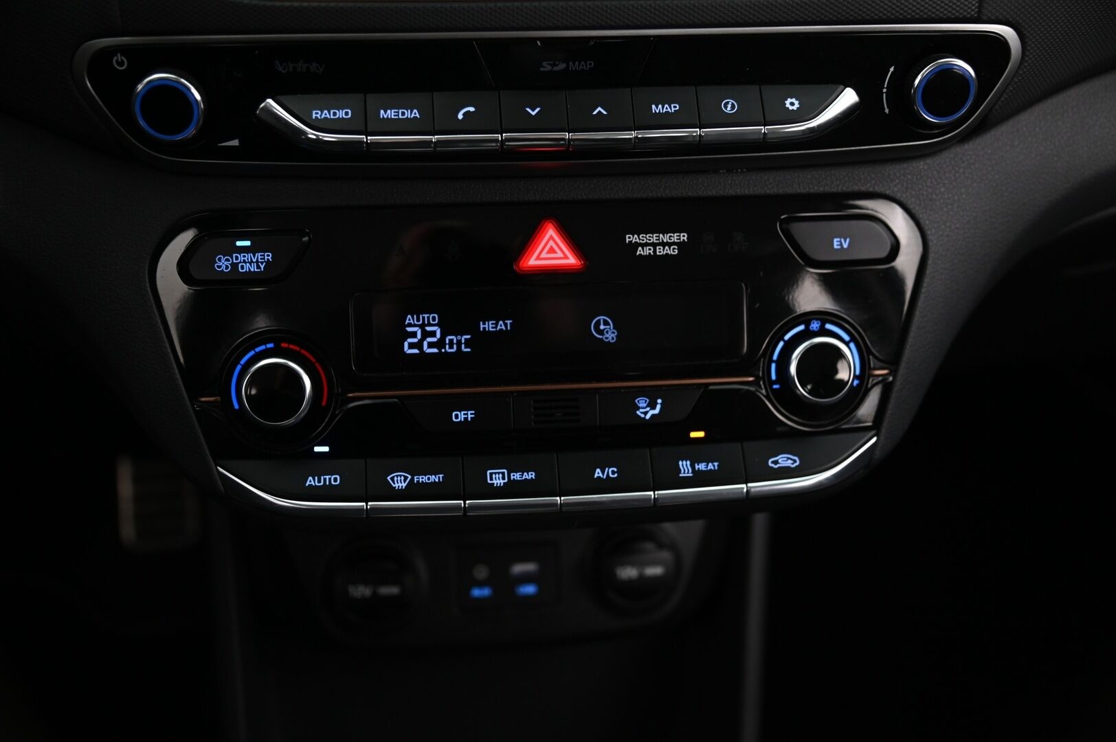 Hyundai IONIQ ELECTRIC 2018 Premium Executive *ACC / Ilmastoidut- ja lämmitettävät nahat / Infinity / Appconnect / Kuskinmuistipekki / Blis* - Kamera / Lämpöpumppu / 2x hyvät renkaat ja vanteet / Lämpöratti