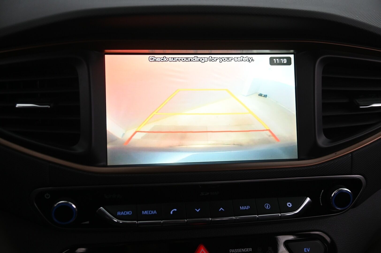 Hyundai IONIQ ELECTRIC 2018 Premium Executive *ACC / Ilmastoidut- ja lämmitettävät nahat / Infinity / Appconnect / Kuskinmuistipekki / Blis* - Kamera / Lämpöpumppu / 2x hyvät renkaat ja vanteet / Lämpöratti