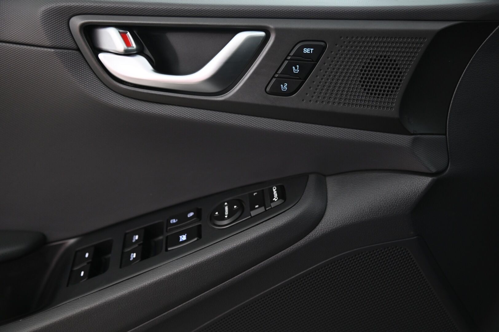 Hyundai IONIQ ELECTRIC 2018 Premium Executive *ACC / Ilmastoidut- ja lämmitettävät nahat / Infinity / Appconnect / Kuskinmuistipekki / Blis* - Kamera / Lämpöpumppu / 2x hyvät renkaat ja vanteet / Lämpöratti