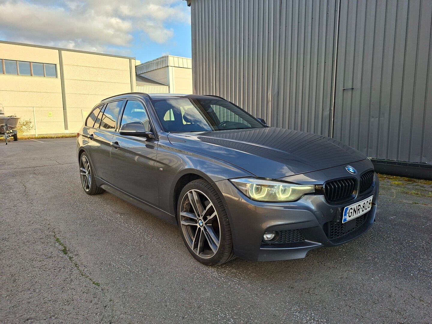 BMW 320 2019 F31 Touring 320d A xDrive Business M Sport - ACC | Driving Assistant | Koukku | HiFi | Sporttinahat | Peruutuskamera | Adapt.LED | LCI | Supervarusteet!