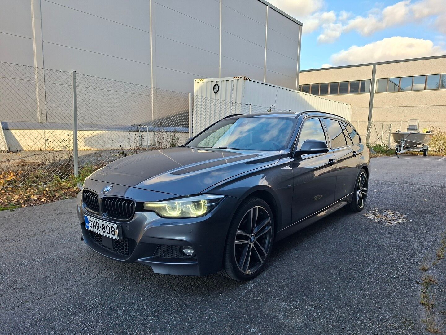BMW 320 2019 F31 Touring 320d A xDrive Business M Sport - ACC | Driving Assistant | Koukku | HiFi | Sporttinahat | Peruutuskamera | Adapt.LED | LCI | Supervarusteet!
