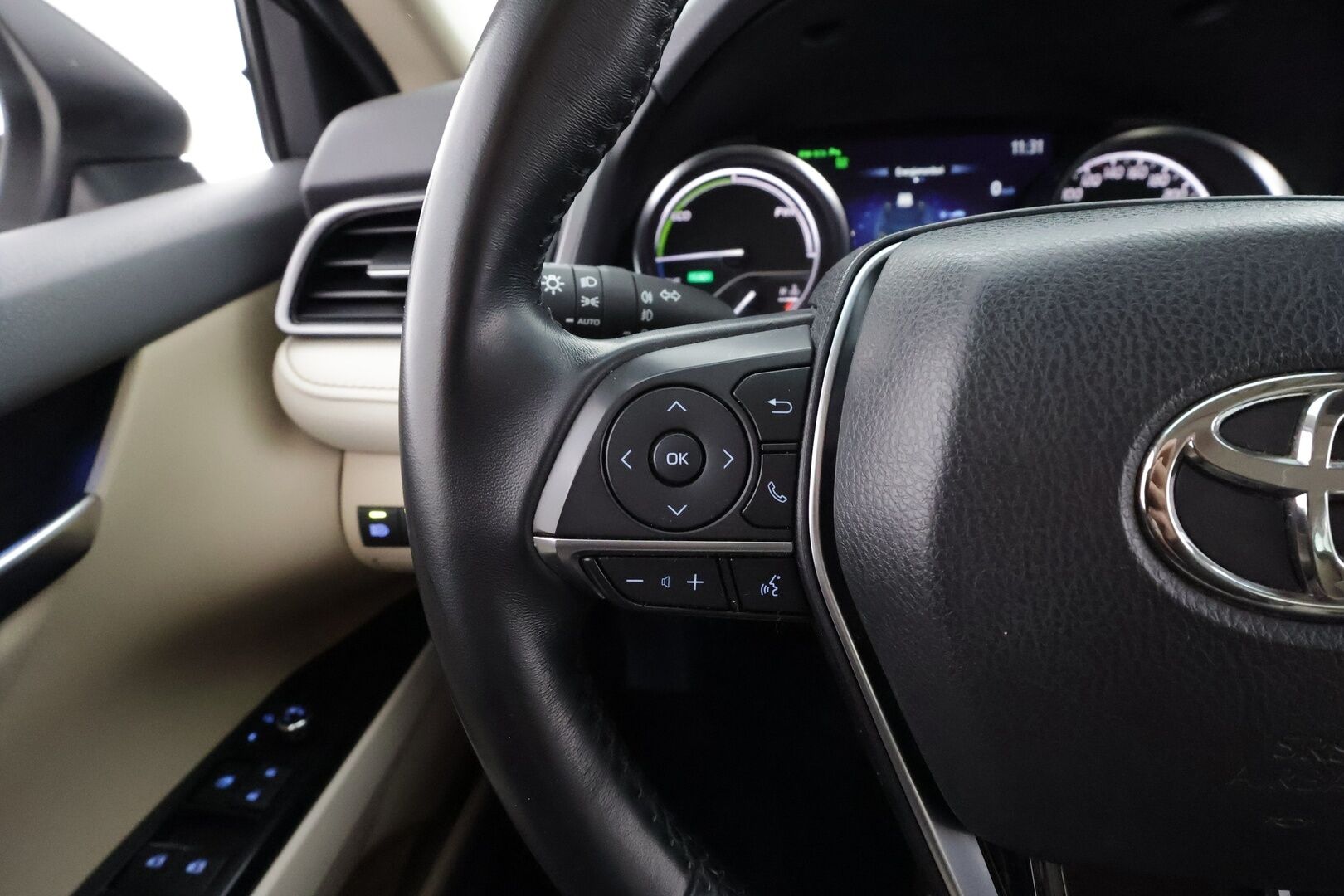 Toyota Camry 2019 2,5 Hybrid Style * Sisätilanlämmitin / ACC / LED / P.Kamera / Sähköpenkit / Navi / Keyless * - Merkkihuollot / Kahdet renkaat aluvanteilla / Suomi-auto